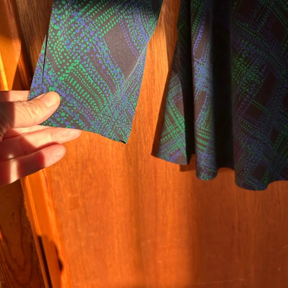 Susan Graver Green and Blue Patterned Top Bell Sleeves and Zipper Front Pockets - Picture 7 of 7